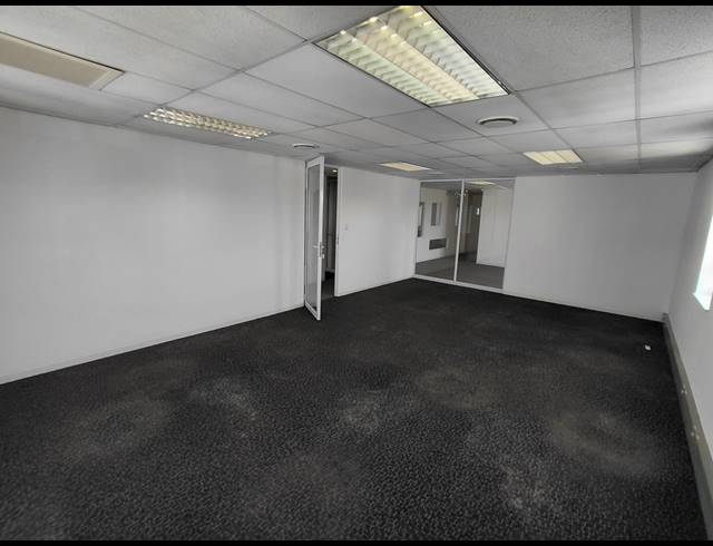 1,101M² OFFICE TO LET IN BRYANSTON